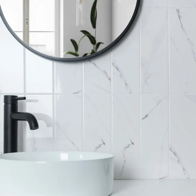 Vena Biana White Flat Gloss Marble Effect Metro 30x10 Wall Tiles